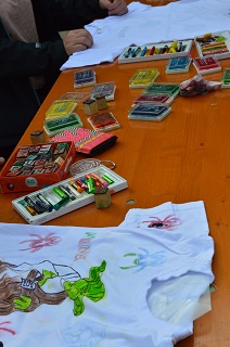 Foto vom T-Shirt bemalen beim Familientag
